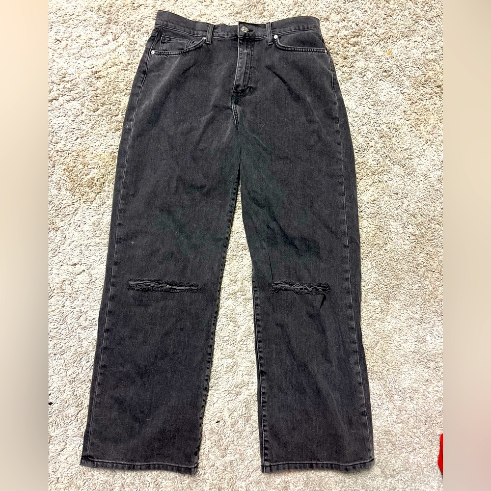 Forever 21 ripped knew mom jeans